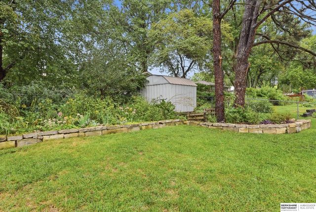 6230 Deerwood Drive, Lincoln, NE 68516