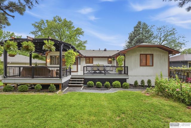 6230 Deerwood Drive, Lincoln, NE 68516