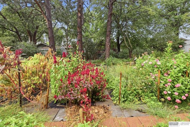 6230 Deerwood Drive, Lincoln, NE 68516