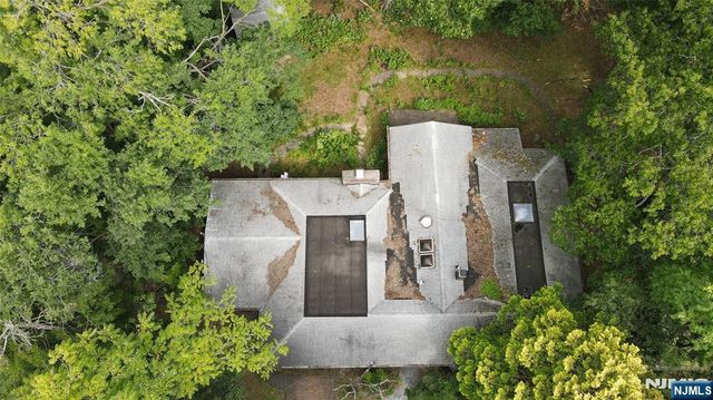 380 5th Court, River Edge, NJ 07661