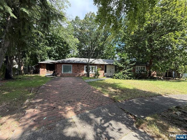 380 5th Court, River Edge, NJ 07661