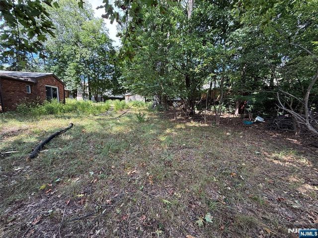 380 5th Court, River Edge, NJ 07661