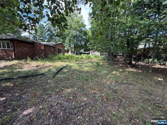 380 5th Court, River Edge, NJ 07661