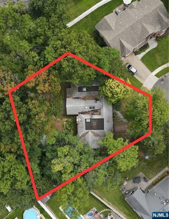 380 5th Court, River Edge, NJ 07661