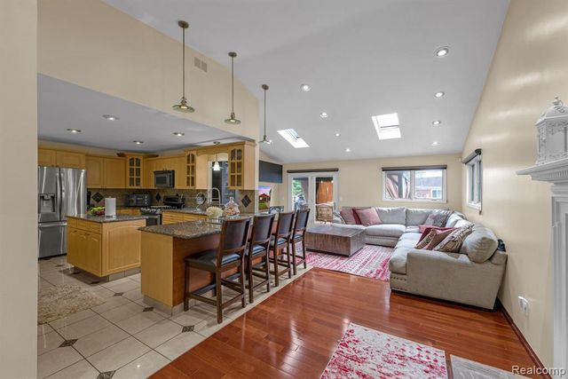 27033 Timber Trail, Dearborn Heights, MI 48127