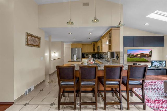 27033 Timber Trail, Dearborn Heights, MI 48127