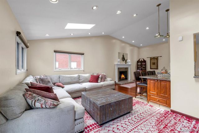 27033 Timber Trail, Dearborn Heights, MI 48127
