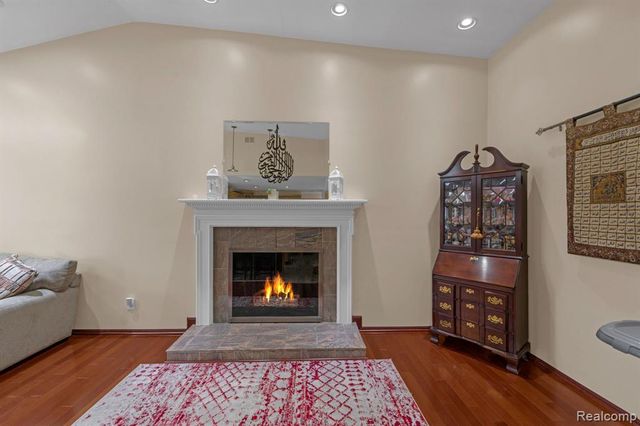 27033 Timber Trail, Dearborn Heights, MI 48127