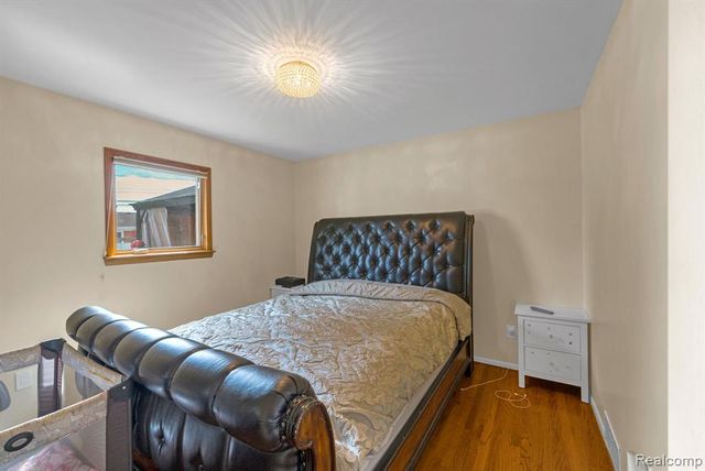 27033 Timber Trail, Dearborn Heights, MI 48127