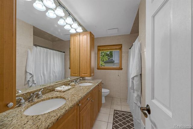 27033 Timber Trail, Dearborn Heights, MI 48127
