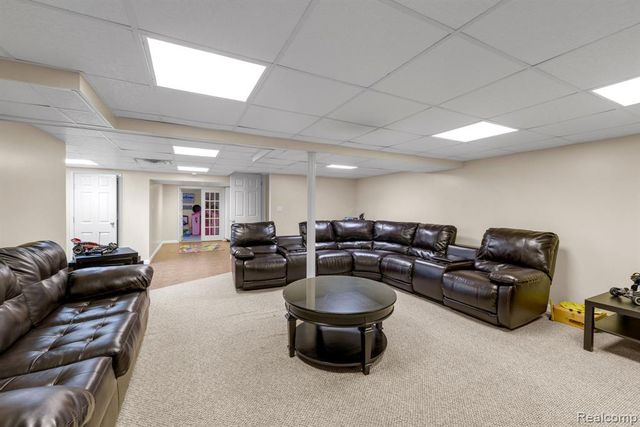 27033 Timber Trail, Dearborn Heights, MI 48127