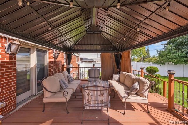 27033 Timber Trail, Dearborn Heights, MI 48127