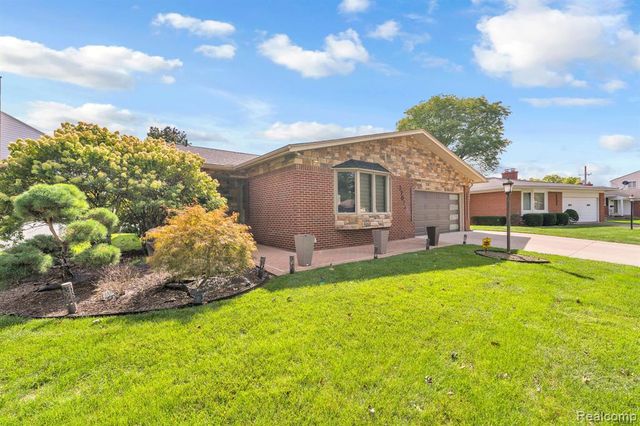 27033 Timber Trail, Dearborn Heights, MI 48127
