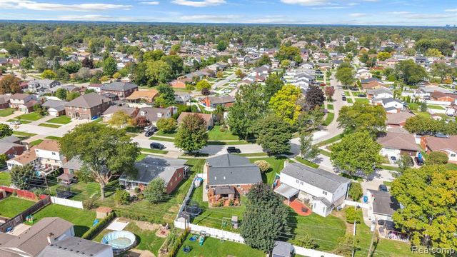 27033 Timber Trail, Dearborn Heights, MI 48127