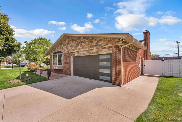 27033 Timber Trail, Dearborn Heights, MI 48127