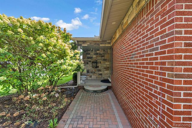 27033 Timber Trail, Dearborn Heights, MI 48127