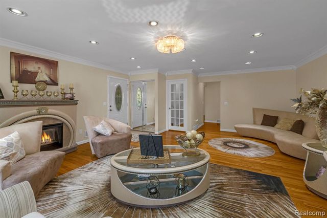27033 Timber Trail, Dearborn Heights, MI 48127