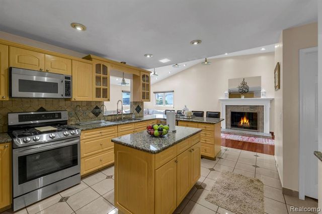 27033 Timber Trail, Dearborn Heights, MI 48127