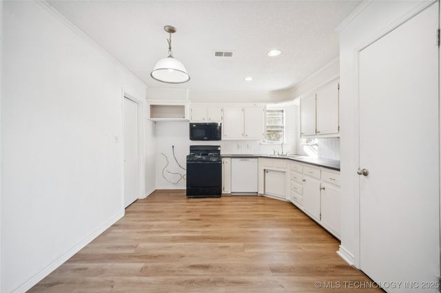 2201 S 133rd East Avenue, Tulsa, OK 74134