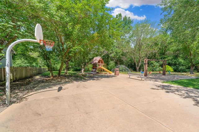 3925 N Rushwood, Wichita, KS 67226