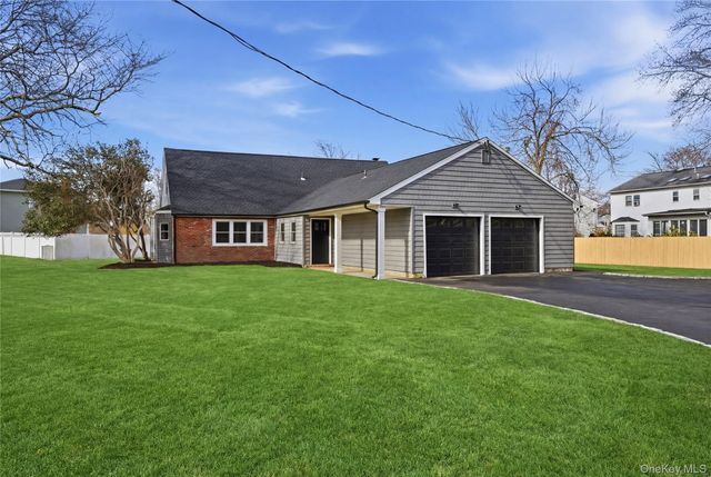 168 Bayview Drive, Oakdale, NY 11769