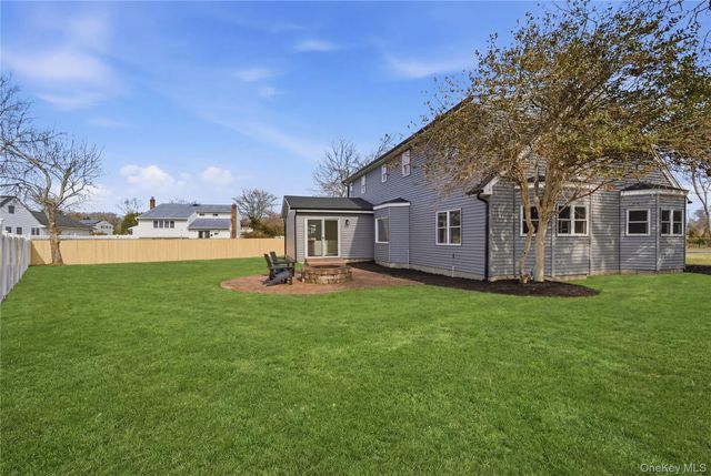 168 Bayview Drive, Oakdale, NY 11769