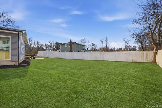 168 Bayview Drive, Oakdale, NY 11769