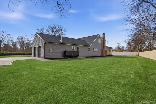 168 Bayview Drive, Oakdale, NY 11769