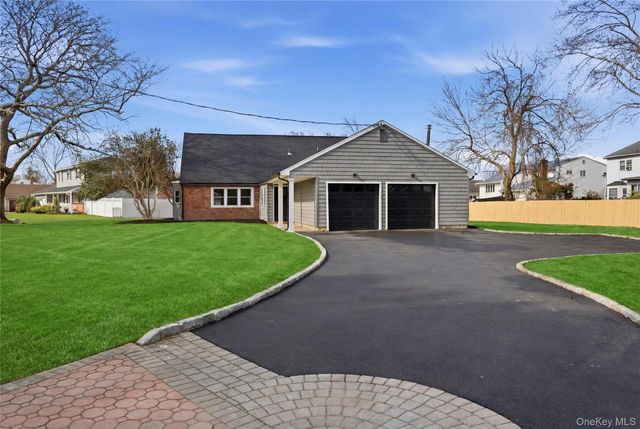 168 Bayview Drive, Oakdale, NY 11769