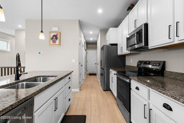 10040 Windcrest Farms Ln, Louisville, KY 40291