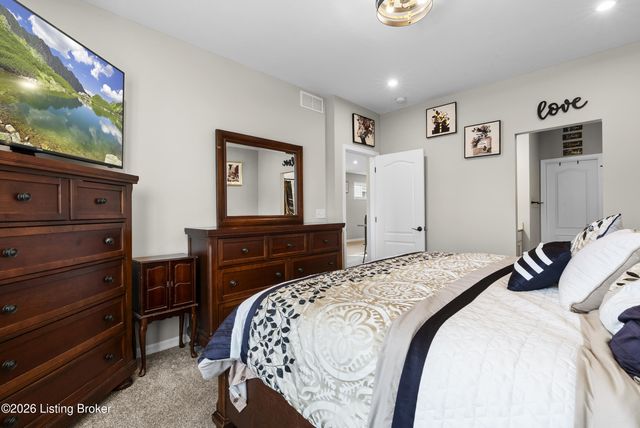 10040 Windcrest Farms Ln, Louisville, KY 40291