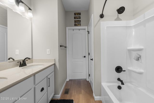 10040 Windcrest Farms Ln, Louisville, KY 40291