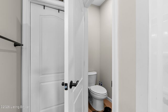 10040 Windcrest Farms Ln, Louisville, KY 40291