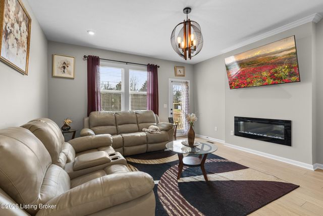 10040 Windcrest Farms Ln, Louisville, KY 40291