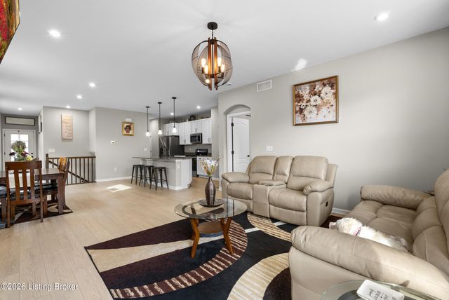 10040 Windcrest Farms Ln, Louisville, KY 40291