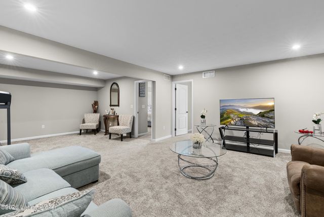 10040 Windcrest Farms Ln, Louisville, KY 40291