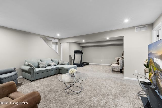 10040 Windcrest Farms Ln, Louisville, KY 40291