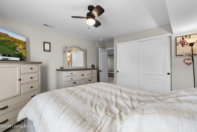 10040 Windcrest Farms Ln, Louisville, KY 40291