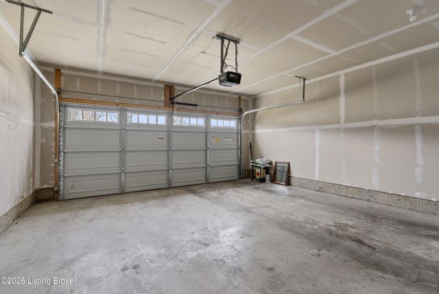 10040 Windcrest Farms Ln, Louisville, KY 40291