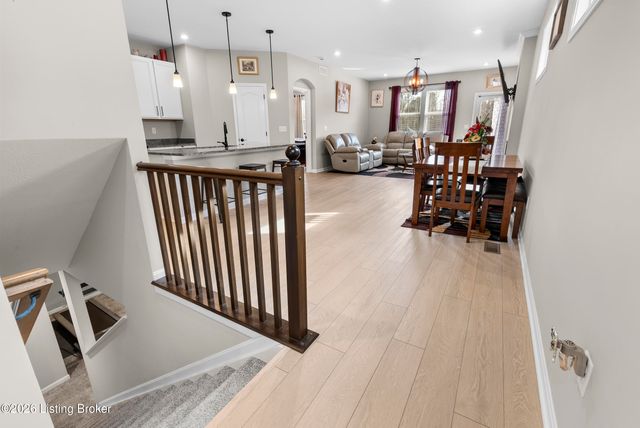 10040 Windcrest Farms Ln, Louisville, KY 40291