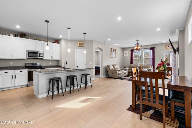 10040 Windcrest Farms Ln, Louisville, KY 40291