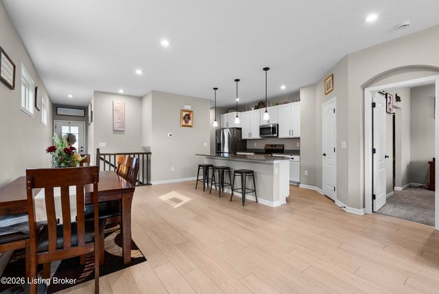 10040 Windcrest Farms Ln, Louisville, KY 40291