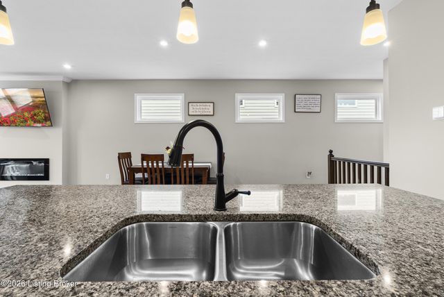 10040 Windcrest Farms Ln, Louisville, KY 40291