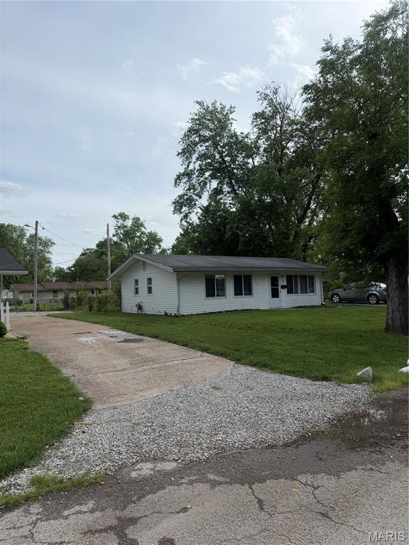 3 W Adams Drive, Cahokia, IL 62206