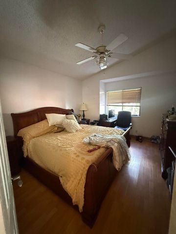 10547 NW 10th Street C-128, Plantation, FL 33322