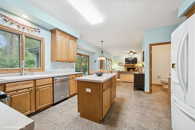 462 Kelly Lane, Crystal Lake, IL 60012
