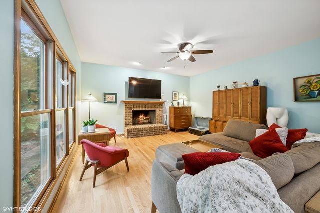 462 Kelly Lane, Crystal Lake, IL 60012