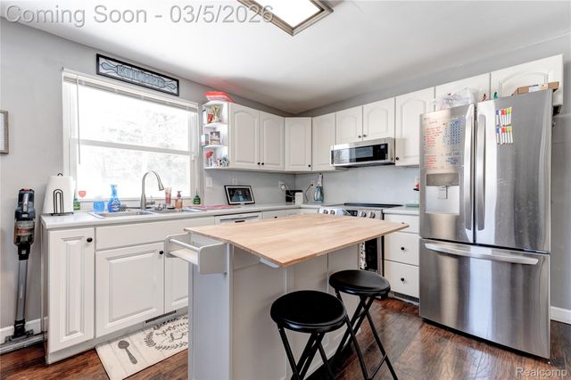 1416 N Ives Avenue, Burton, MI 48509