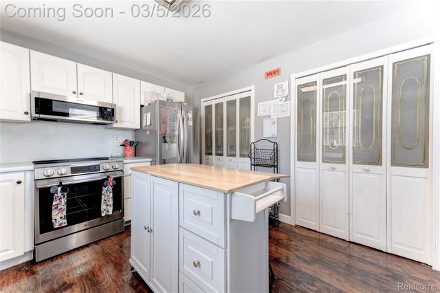 1416 N Ives Avenue, Burton, MI 48509