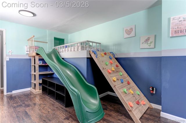 1416 N Ives Avenue, Burton, MI 48509